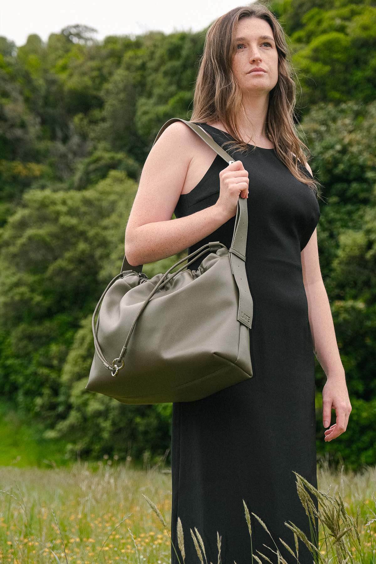 Sage Bag in green genuine leather worn on the shoulder