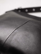 Kite Luxe top grain leather crossbody leather close up
