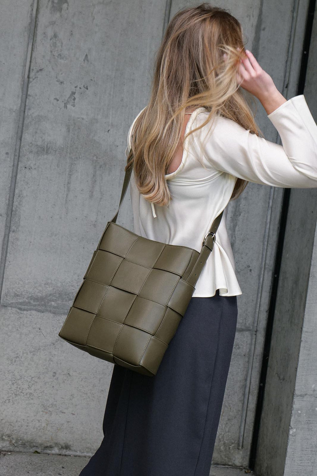 Marcello Bag in green worn crossbody behind back