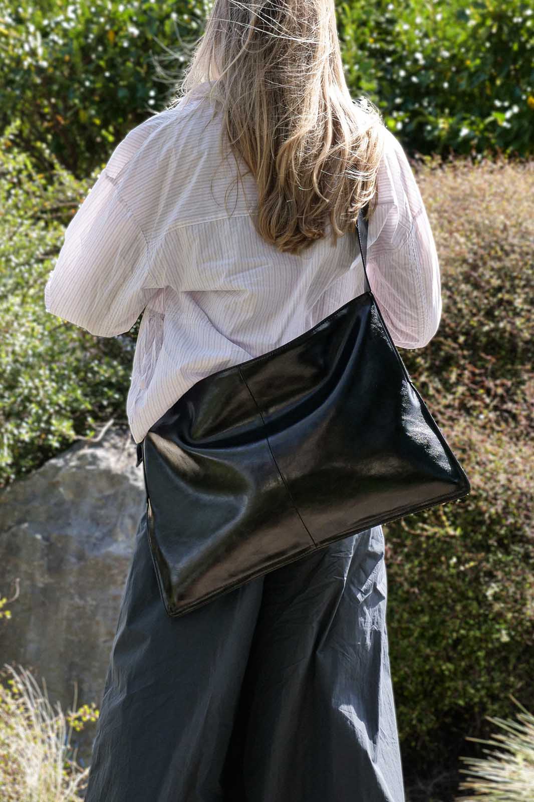 Kite Crossbody Bag | Unisex Black Leather Messenger Bag | Mens