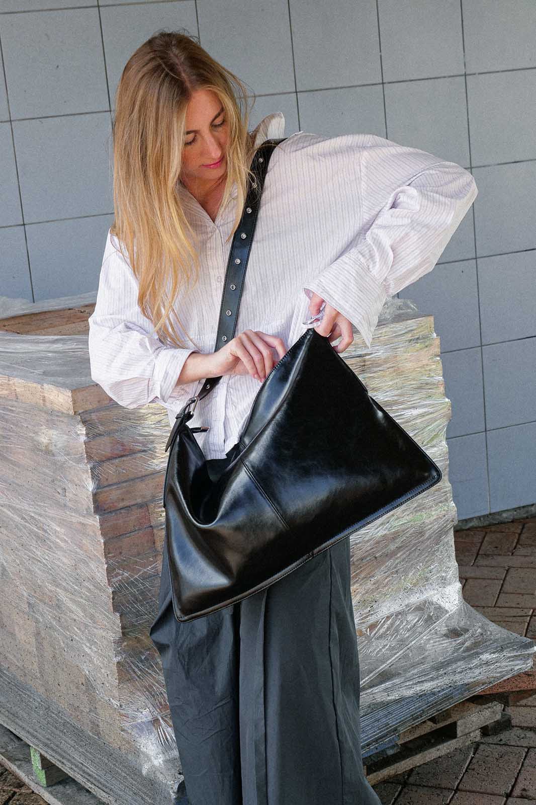 Kite Crossbody Bag | Unisex Black Leather Messenger Bag | Mens