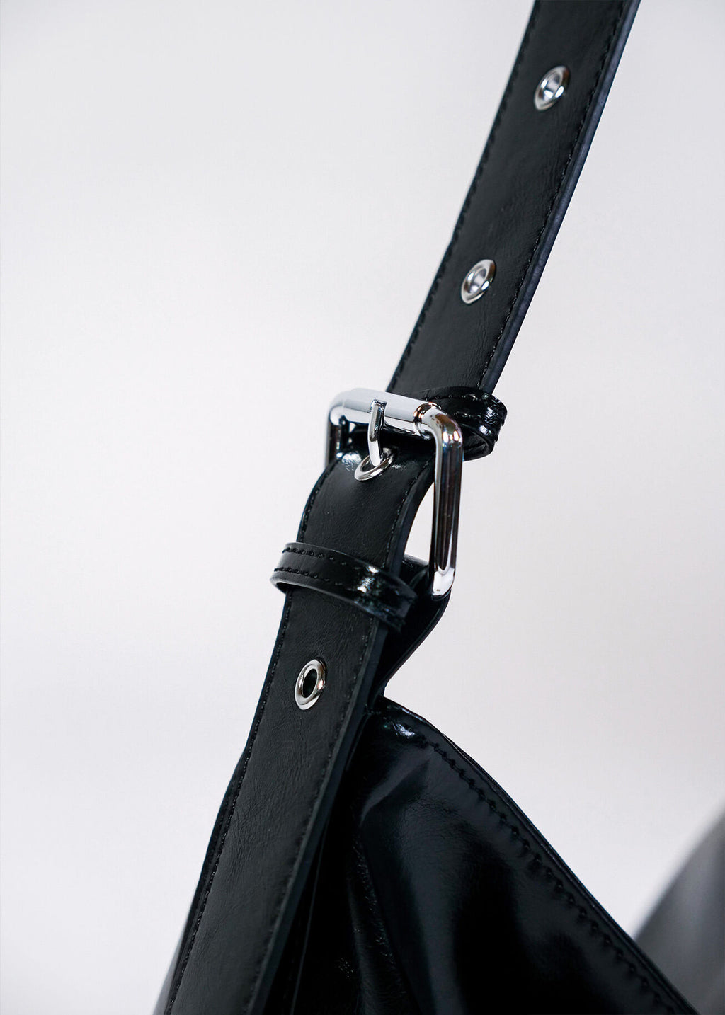 Kite Crossbody Bag: Black