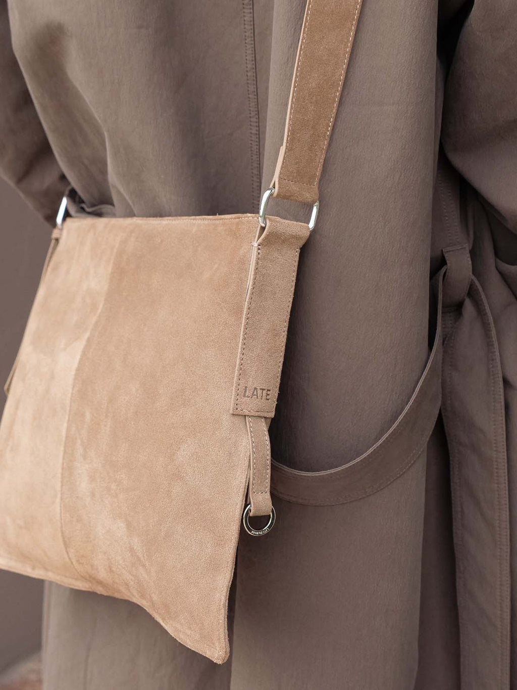 Kite Bag Medium: Desert Suede
