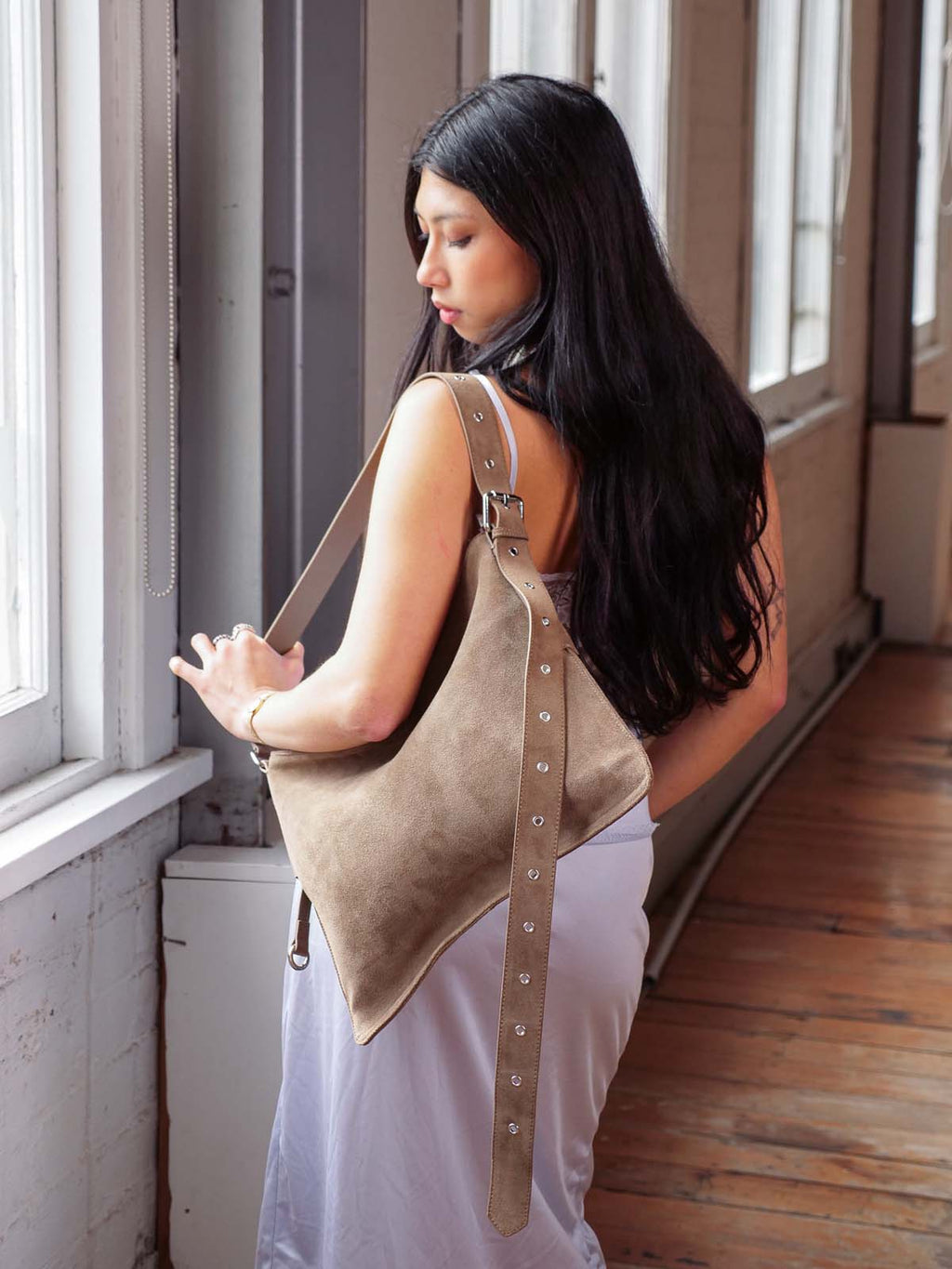 Kite Bag Medium: Desert Suede