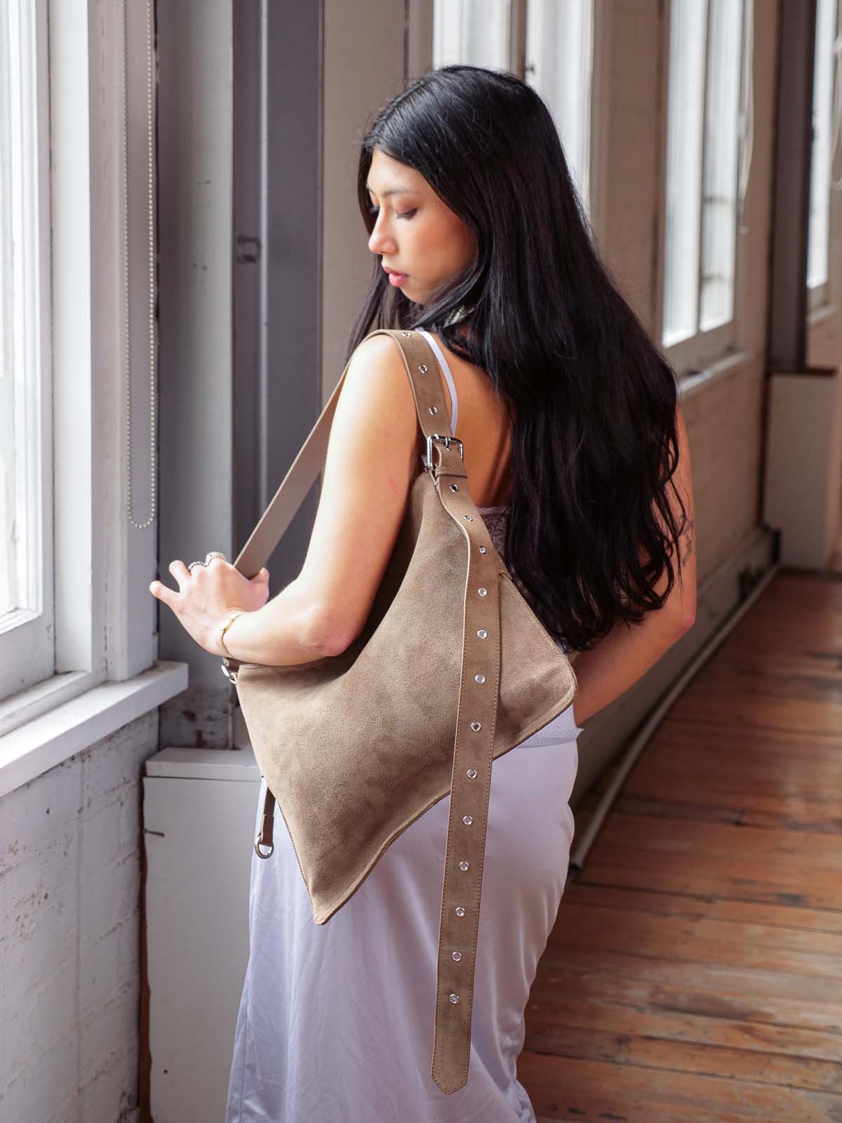 Kite Bag Medium: Desert Suede