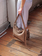 Kite Bag Medium: Desert Suede