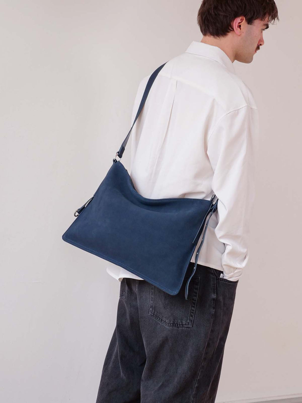 Kite Bag Medium: Navy Nubuck